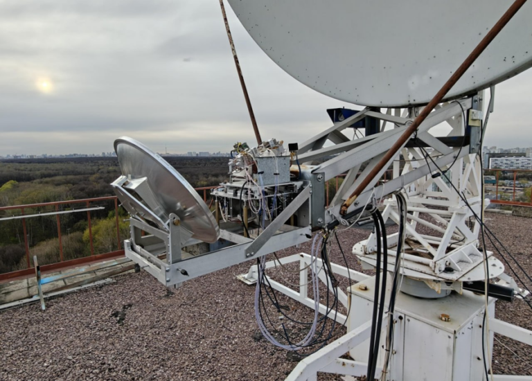 La prima comunicazione per riflessione lunare (EME) a 76 GHz, di Sergei RW3BP e Manfred DL7YC rw3bp